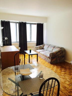 Stylish Montreal Apartment: Comfortable Stay in the Golden Square Mile